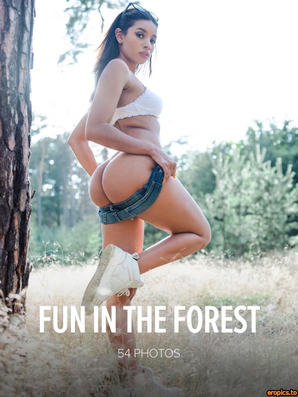 Watch4Beauty 2023-01-25 Valery Ponce - Fun In The Forest x54