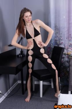 WeAreHairy Lian Ri - Lian Ri strips nude on her black chair - 09/28/2022 | 113 Pics | 3000 Px