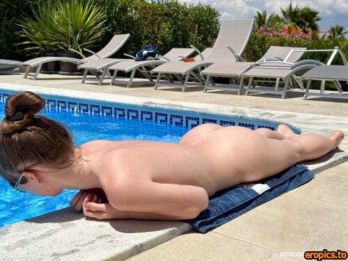 Arousins Kate Quinn - Sunbathing makes her horny 50x 5000x3333 04-26-2024